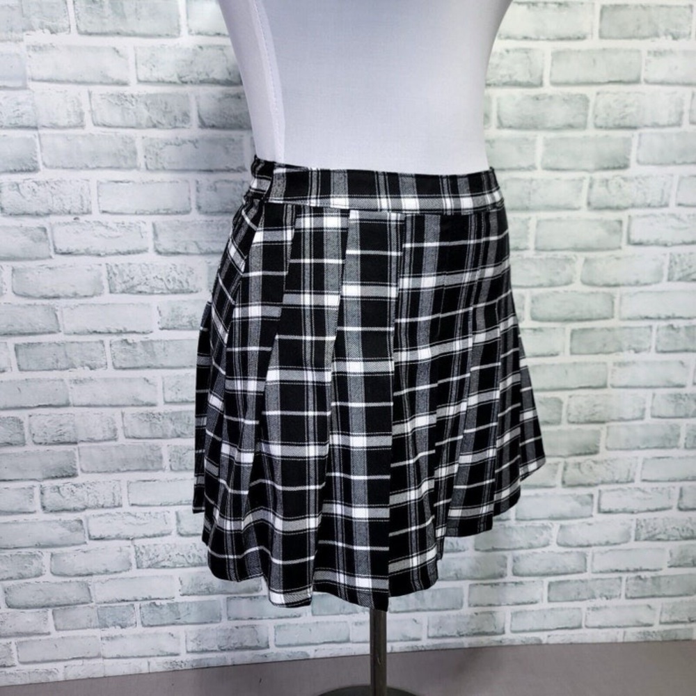 Hollister Black and White Plaid Mini Skirt - Picture 3 of 10